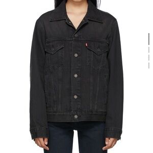 NWOT Levi’s vintage cut black denim jacket